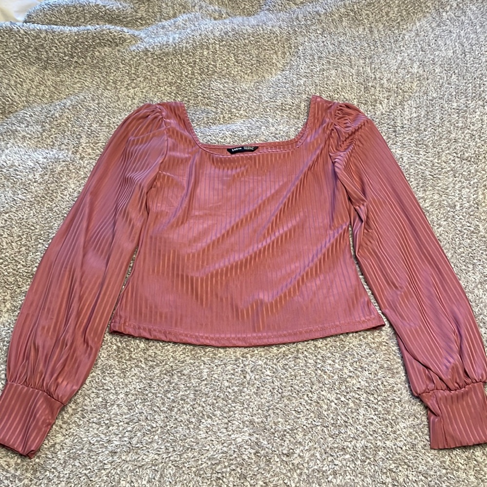 SHEIN Rose puffy sleeved shirt